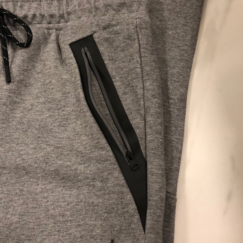 Men’s Calvin Klein Jogger Sweatpants - Picture 2 of 7